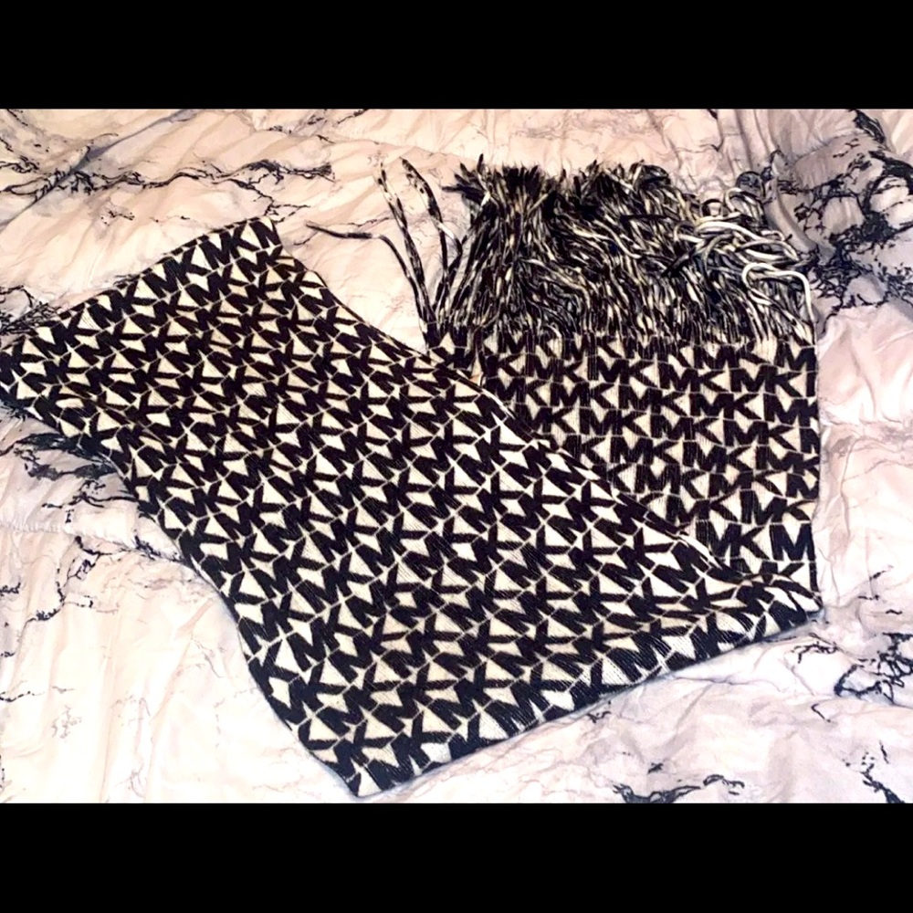Michael kors scarf